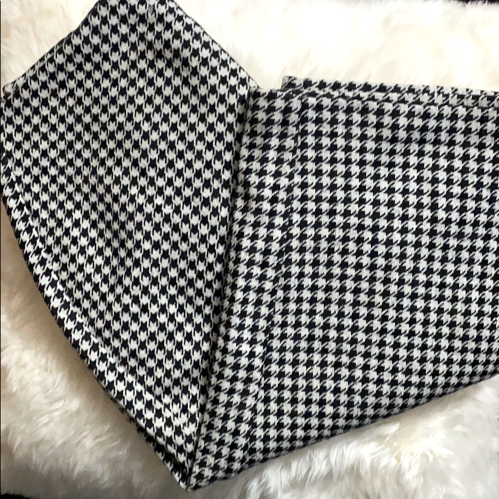 Wool blend, houndstooth pencil skirt, size 8